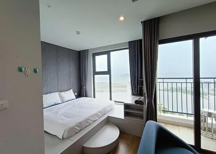 Thuy * Ha Long